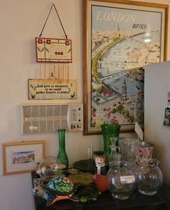 lot 126 image: LOT OF WALL DECOR, VASES, AND MORE.