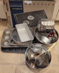lot 141 image: LOT OF BAKING PANS AND ACCESSORIES.