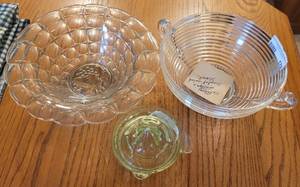 lot 170 image: VINTAGE 1930S - 1940S GLASS ORANGELEMMON SQUEEZER PLUS BOWLS.