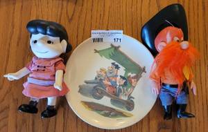 lot 171 image: VINTAGE 1960S TOYS AND PLATE.