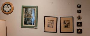 lot 185 image: LOT OF WALL DECOR  FRAMES AND CLOCK.