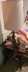 lot 186 image: VINTAGE WOODEN SIDEACCENT TABLE WITH CONTENTS INCLUDING LAMP. BOOKS NOT INCLUDED