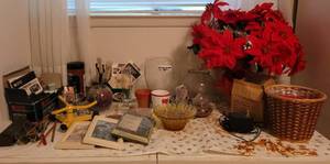 lot 195 image: MIXED LOT OF CONTENTS INCLUDING CAMERA, SPRINKLER, POTS AND MORE.