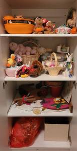 lot 197 image: ALL CONTENTS INCLUDING DECOR AND MORE. CABINET NOT INCLUDED