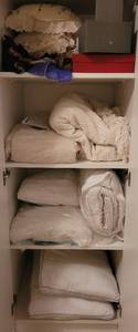 lot 199 image: ALL CONTENTS INCLUDING BEDDING, LINENS AND MORE. INCLUDED VINTAGE 1950S BLANKETS. CABINET NOT INCLUDED
