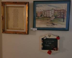 lot 218 image: WALL DECOR  FRAMES.