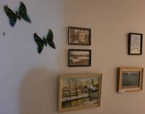 lot 219 image: WALL DECOR  FRAMES.