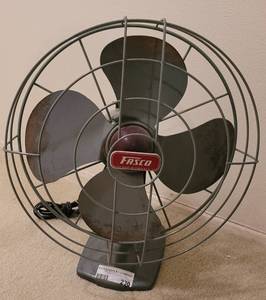 lot 230 image: VINTAGE FASCO TABLEDESK ELECTRIC FAN MODEL H-124-A IN EXCELLENT CONDITION FOR ITS AGE. VERY CLEAN. MUST SEE