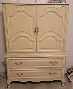lot 239 image: VINTAGE WOODEN CHEST WITH ENCLOSED DRAWERS AND MORE. NO CONTENTS INCLUDED