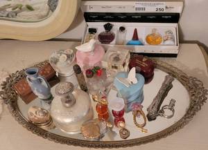 lot 250 image: VINTAGE MIRRORED DRESSER TRAY WITH TRINKETS, PERFUMES AND MORE. CHECK IT OUT