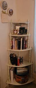 lot 251 image: CORNER SHELF WITH CONTENTS.