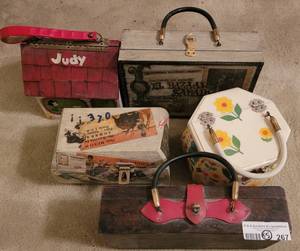lot 267 image: LOT OF 5 VINTAGE BOX BAGS INCLUDING 1960S THE ORIGINAL BY ENID COLLINS OF TEXAS. (SOLD 5X THE MONEY)