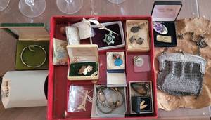 lot 282 image: VINTAGE GERMAN SILVER MESH-STYLE HAND BAG, 925 SILVER CHARM, VINTAGE KREMENTZ EARRINGS SET AND MUCH MORE. TAKE A LOOK