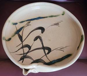 lot 285 image: VINTAGE 1960S STONEWARE-STYLE WASH BOWL HAND MADE IN JAPAN.