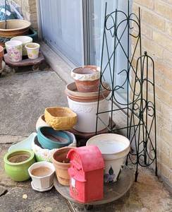 lot 292 image: LOT OF ASSORTED PLANTERS, STANDS IN VARIOUS STYLES, COLORS, AND SIZES.