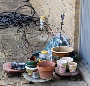 lot 293 image: LOT OF ASSORTED PLANTERS, STANDS IN VARIOUS STYLES, COLORS, AND SIZES.