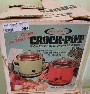 lot 294 image: VINTAGE RIVAL CROCK-POT MODEL 3100 WITH ORIGINAL BOX. SEARCH IT UP