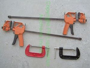 lot 36 image: Worx vise clamps and a set of C clamps
