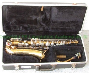lot 47 image: Bundy Selmer saxophone in carry case