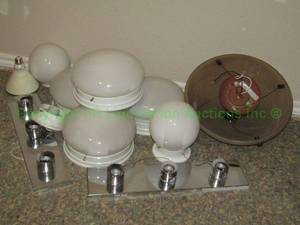 lot 72 image: Assorted light fixtures and light globes