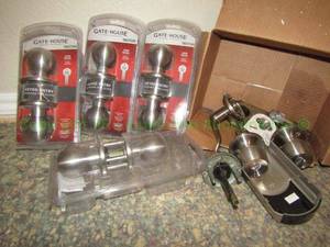 lot 73 image: Assorted door knob hardware
