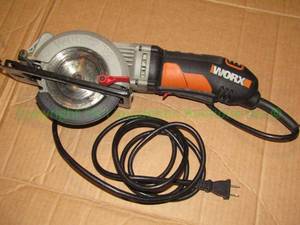 lot 76 image: Worx circular saw
