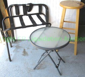 lot 27 image: Glass top patio side table, wood stool and folding luggage stands