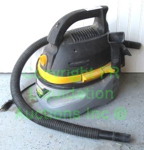 lot 28 image: Stinger wet dry vac