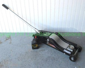 lot 43 image: Torin Black Jack 2.5 ton capacity floor jack