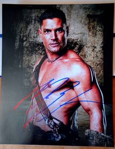 lot 94 image: AUTHENTIC AUTOGRAPH - Manu Bennet 10x8 Signed Autograph Photo - SPARTACUS - WCOA