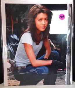 lot 104 image: AUTHENTIC AUTOGRAPH -  - HAWAII FIVE O - BEAUTIFUL GRACE PARK HAND SIGNED 8 X 10 PHOTO