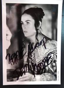 lot 232 image: AUTHENTIC AUTOGRAPH - DEMI MOORE SIGNED 5 X 7 PHOTO