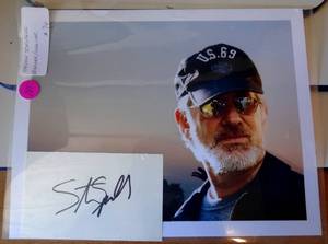 lot 281 image: AUTHENTIC AUTOGRAPH - SUPERSTAR DIRECTOR - STEVEN SPIELBERG HAND SIGNED INDEX CARD AND 8 X 10 PHOTO - $$$