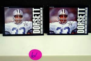 lot 61 image: LOT OF 2 - DALLAS COWBOYS TONY DORSETT 1985 TOPPS #40