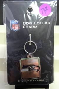 lot 74 image: SEATTLE SEAHAWKS OFFICIAL LICENSED DOG COLLAR CHARMKEYCHAIN - NIP