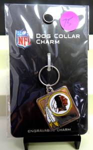 lot 75 image: WASHINGTON REDSKINS OFFICIAL LICENSED DOG COLLAR CHARMKEYCHAIN - NIP (COLLECTIBLE - NO LONGER TEAM NAME OR LOGO)