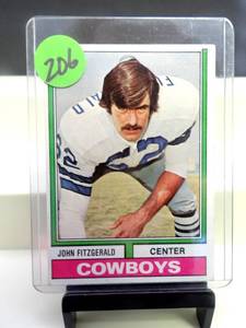 lot 206 image: VINTAGE 1974 TOPPS JOHN FITZGERALD #526 DALLAS COWBOYS FOOTBALL CARD