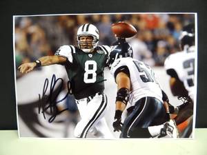 lot 243 image: AUTHENTIC AUTOGRAPH - NEW YORK JETS QB MARK BRUNELL SIGNED 5 X 7 PHOTO