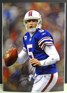 lot 245 image: AUTHENTIC AUTOGRAPH - BUFFALO BILLS TRENT EDWARDS HAND SIGNED 5 X 7 PHOTO