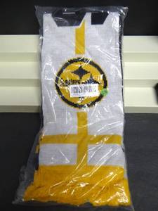 lot 246 image: PITTSBURGH STEELERS WINTER SCARF - NEW IN PACKAGE