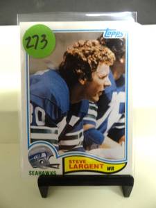 lot 273 image: VINTAGE 1982 Topps Football Steve Largent #249 (Seahawks) HOF NM-MT