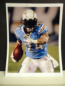 lot 280 image: SAN DIEGO CHARGERS RYAN MATTHEWS 8 X 10 PHOTO READY TO FRAME