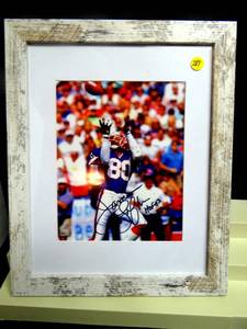 lot 289 image: AUTEHNTIC FRAMED AUTOGRAPH - BUFFALO BILLS WIDE RECEIVER JAMES LOFTON - MATTED & FRAMED UNDER GLASS $$$$