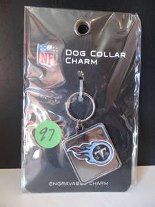 lot 97 image: OFFICIAL NFL LICENSED - TENNESSEE TITANS DOG COLLAR CHARMKEYCHAIN - NIP