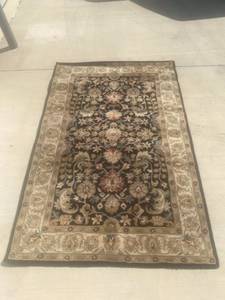 lot 8 image: NavyIvory Area Rug by Home Decorations
