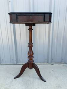 lot 84 image: Vintage Wooden Stand with a Drawer