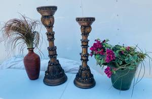 lot 100 image: 2 Candle holders and Vase with Grass