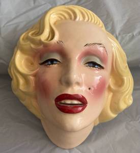 lot 107 image: Vintage Marilyn Monroe Clay Art Ceramic Wall Hanging Mask