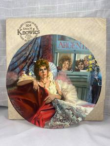 lot 132 image: Annie and Miss Hannigan Collector Plate no 2312C 1986 by Edwin M. Knowles