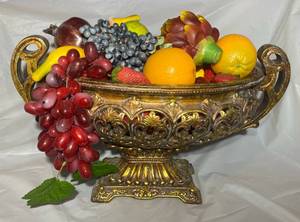 lot 136 image: ZimLay Traditional Resin Roman Victory Cup Dcor 49871 filled with plastic fruit